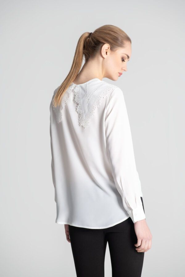 BLUSA CON CUELLO BOBO - Imagen 3
