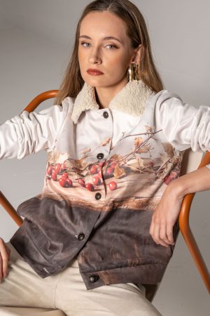 BLUSÃO EFEITO CAMURÇA COM ESTAMPADO EXCLUSIVO